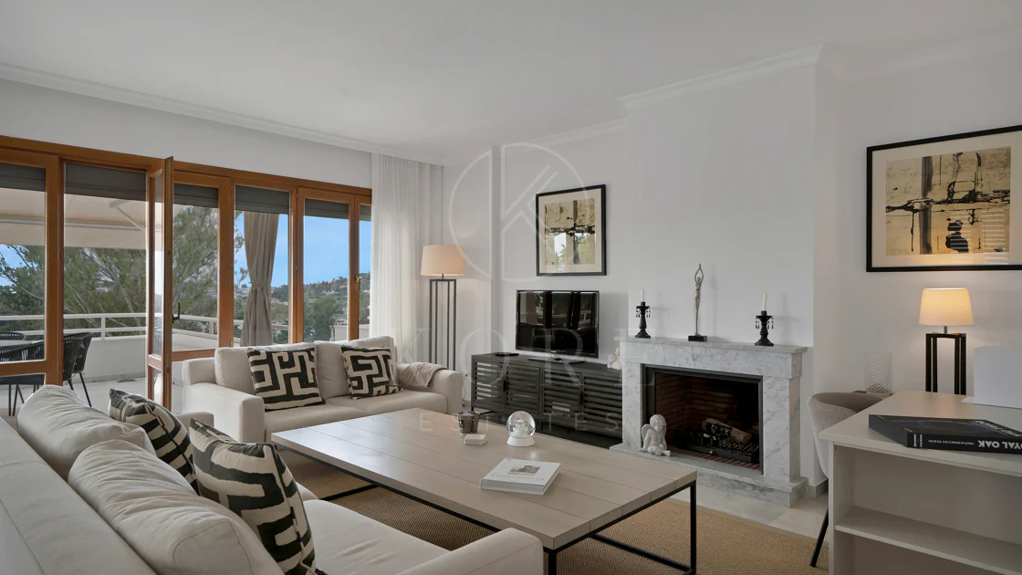 Bonito apartamento de dos dormitorios situado en el prestigioso Alcores del Golf la comunidad en Nueva Andalucía