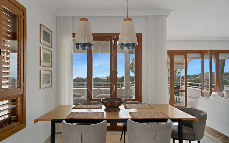 Bonito apartamento de dos dormitorios situado en el prestigioso Alcores del Golf la comunidad en Nueva Andalucía