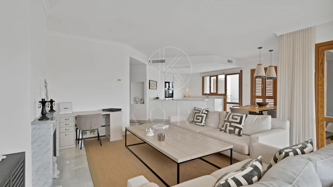 Bonito apartamento de dos dormitorios situado en el prestigioso Alcores del Golf la comunidad en Nueva Andalucía