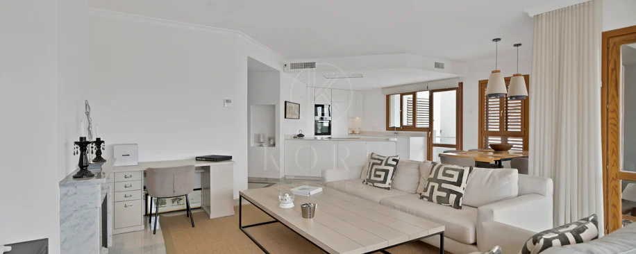 Bonito apartamento de dos dormitorios situado en el prestigioso Alcores del Golf la comunidad en Nueva Andalucía