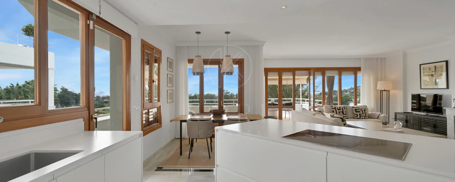 Bonito apartamento de dos dormitorios situado en el prestigioso Alcores del Golf la comunidad en Nueva Andalucía