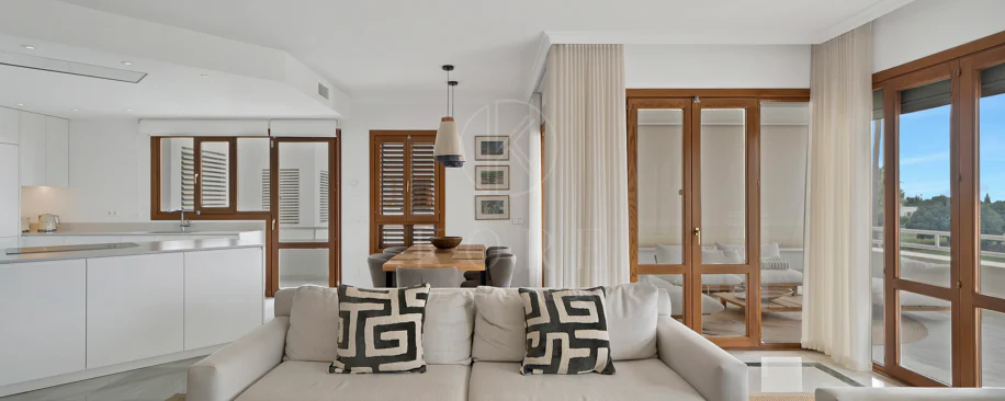 Bonito apartamento de dos dormitorios situado en el prestigioso Alcores del Golf la comunidad en Nueva Andalucía