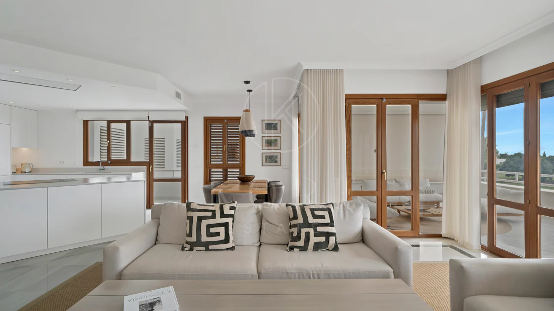 Bonito apartamento de dos dormitorios situado en el prestigioso Alcores del Golf la comunidad en Nueva Andalucía