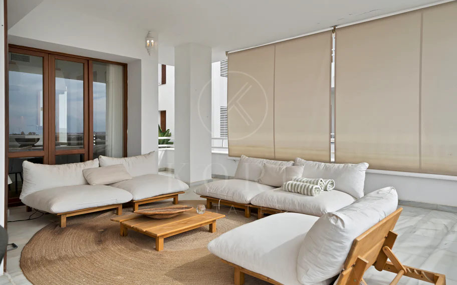 Bonito apartamento de dos dormitorios situado en el prestigioso Alcores del Golf la comunidad en Nueva Andalucía