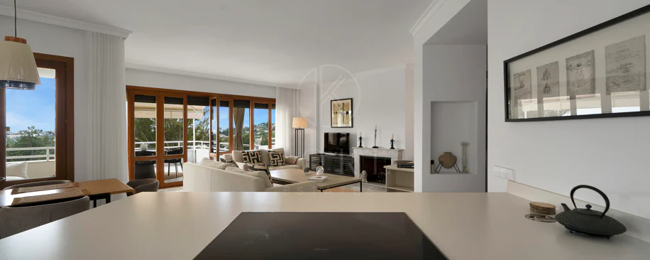 Bonito apartamento de dos dormitorios situado en el prestigioso Alcores del Golf la comunidad en Nueva Andalucía