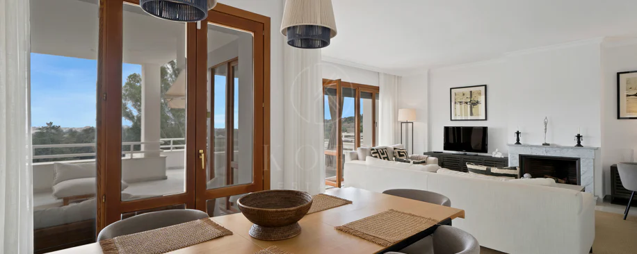 Bonito apartamento de dos dormitorios situado en el prestigioso Alcores del Golf la comunidad en Nueva Andalucía