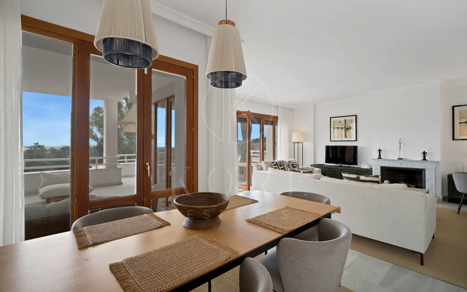 Bonito apartamento de dos dormitorios situado en el prestigioso Alcores del Golf la comunidad en Nueva Andalucía