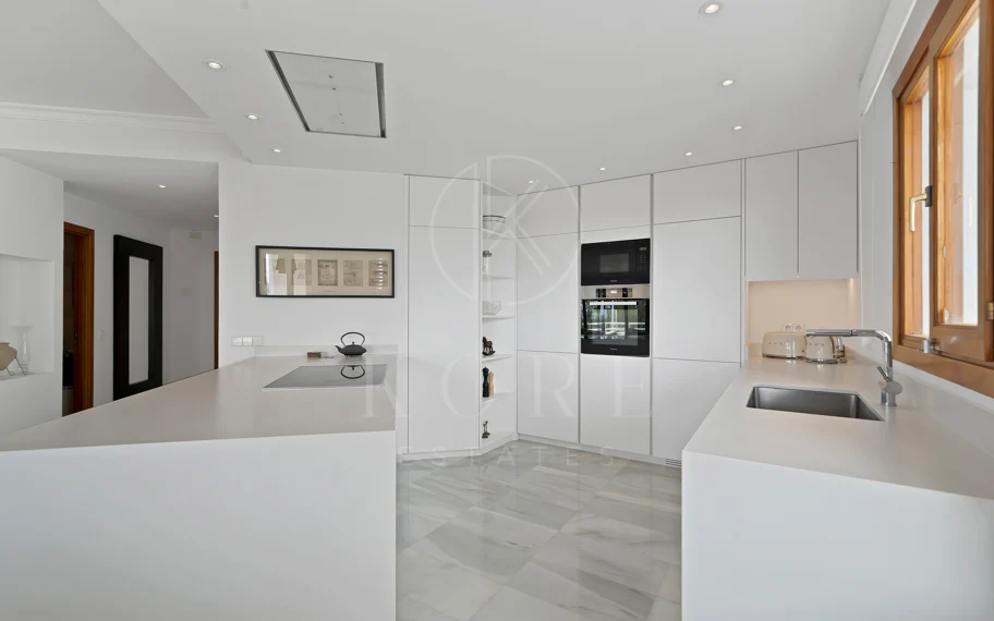 Bonito apartamento de dos dormitorios situado en el prestigioso Alcores del Golf la comunidad en Nueva Andalucía