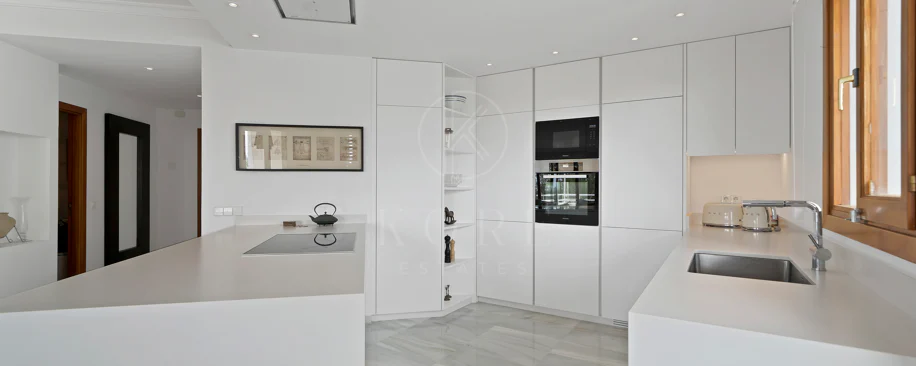 Bonito apartamento de dos dormitorios situado en el prestigioso Alcores del Golf la comunidad en Nueva Andalucía