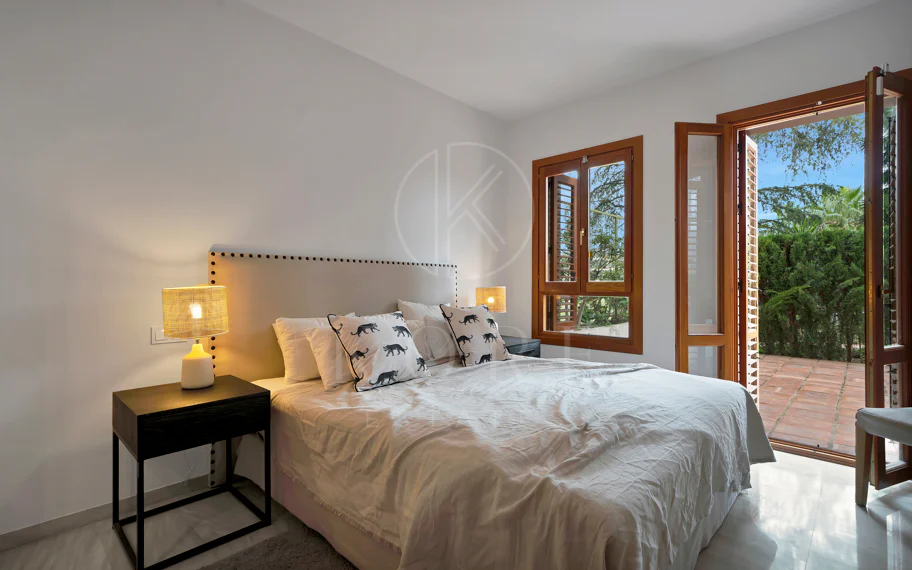 Bonito apartamento de dos dormitorios situado en el prestigioso Alcores del Golf la comunidad en Nueva Andalucía