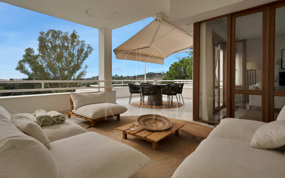 Bonito apartamento de dos dormitorios situado en el prestigioso Alcores del Golf la comunidad en Nueva Andalucía
