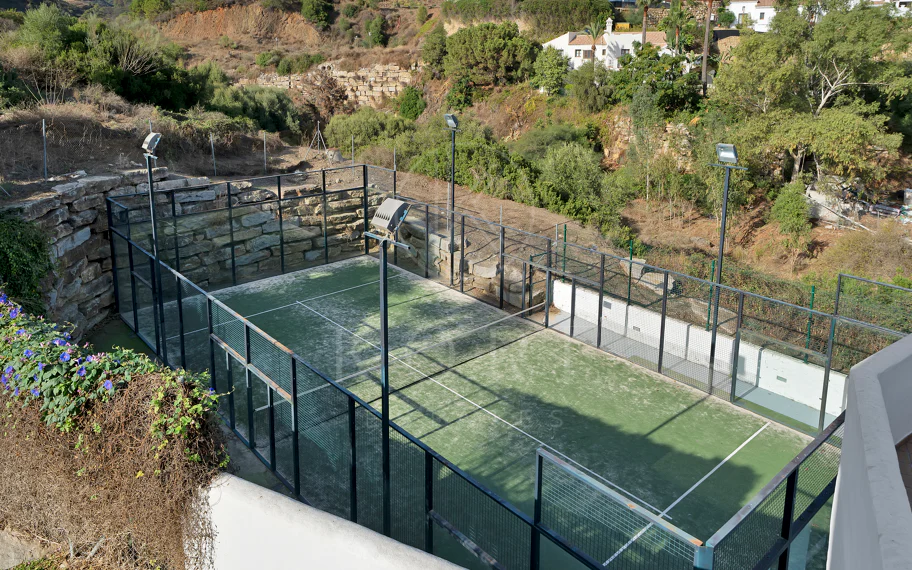 Bonito apartamento de dos dormitorios situado en el prestigioso Alcores del Golf la comunidad en Nueva Andalucía