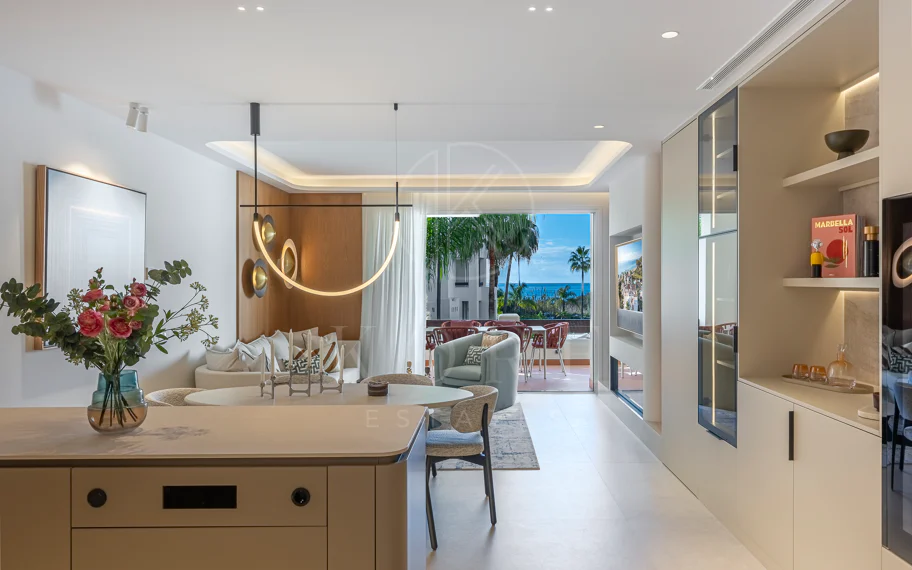 Apartamento moderno en primera línea de playa en Bahía del Velerín