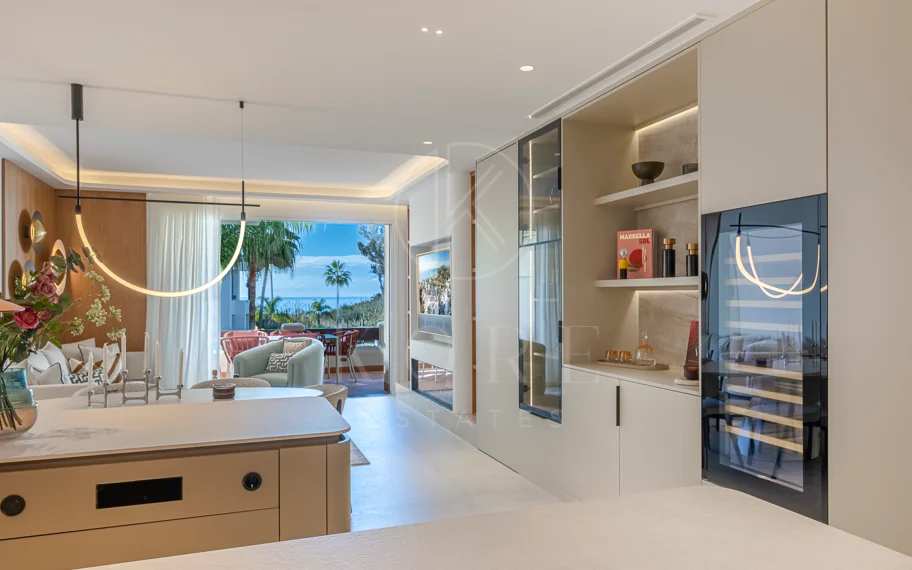 Apartamento moderno en primera línea de playa en Bahía del Velerín
