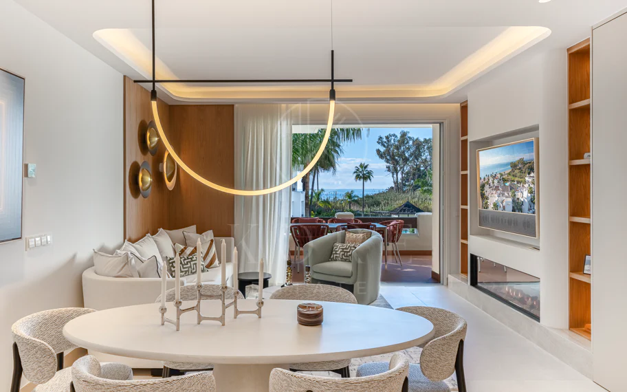 Apartamento moderno en primera línea de playa en Bahía del Velerín