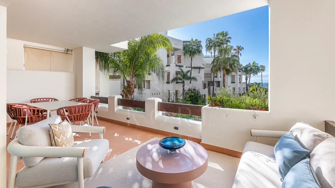 Apartamento moderno en primera línea de playa en Bahía del Velerín