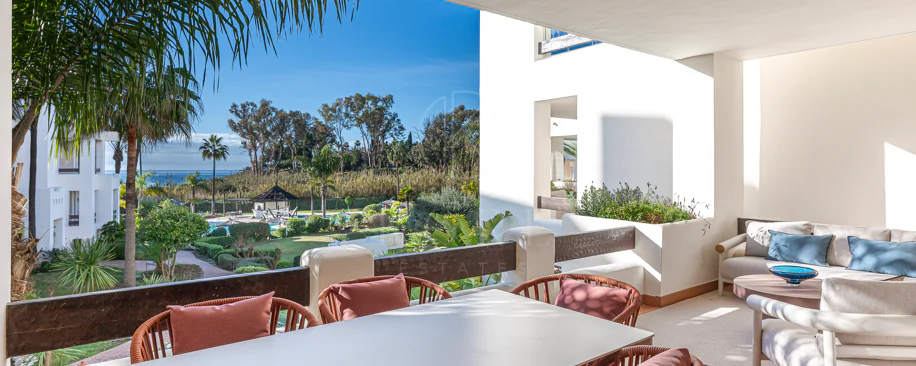 Apartamento moderno en primera línea de playa en Bahía del Velerín