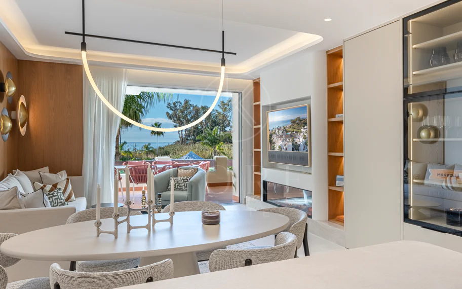 Apartamento moderno en primera línea de playa en Bahía del Velerín