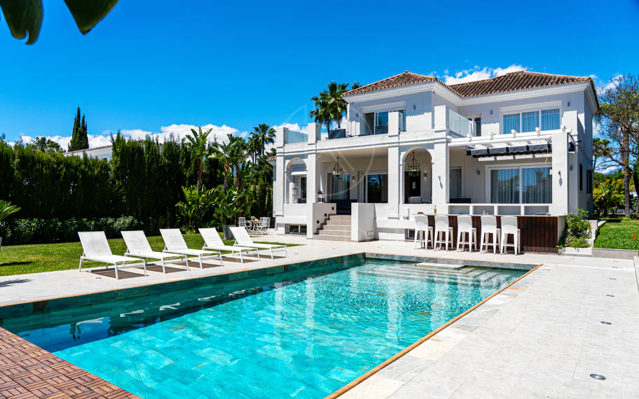 Lujosa villa de seis dormitorios en el prestigioso valle del golf de Nueva Andalucía