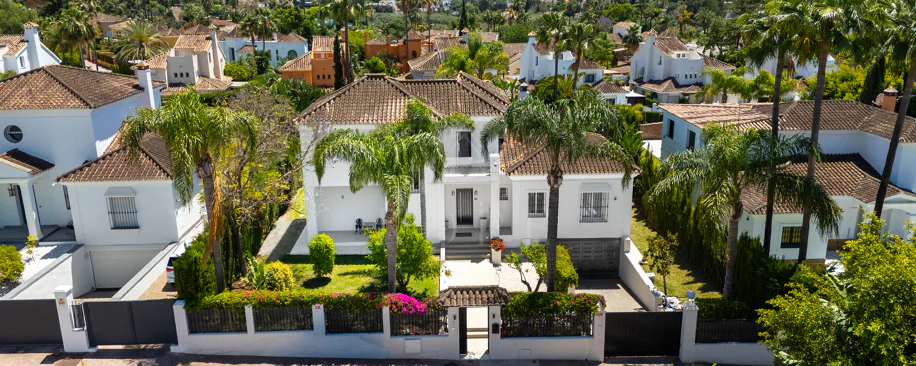 Lujosa villa de seis dormitorios en el prestigioso valle del golf de Nueva Andalucía