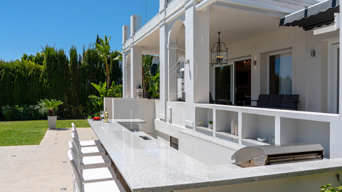 Lujosa villa de seis dormitorios en el prestigioso valle del golf de Nueva Andalucía