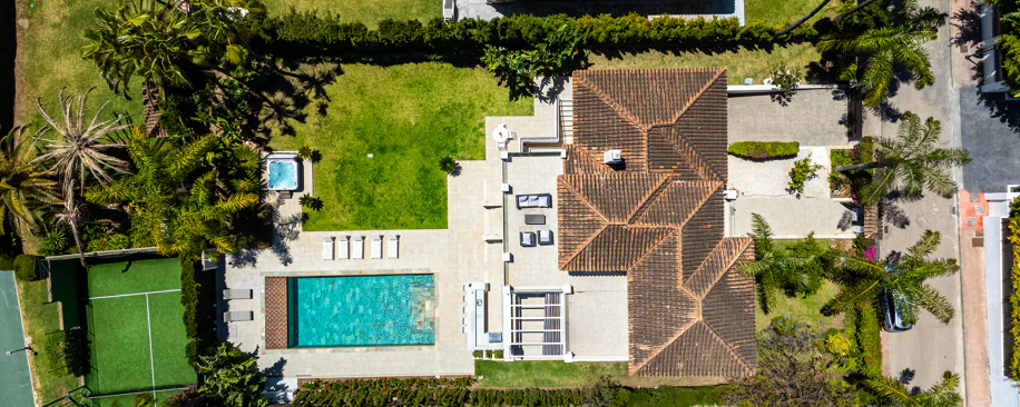 Lujosa villa de seis dormitorios en el prestigioso valle del golf de Nueva Andalucía
