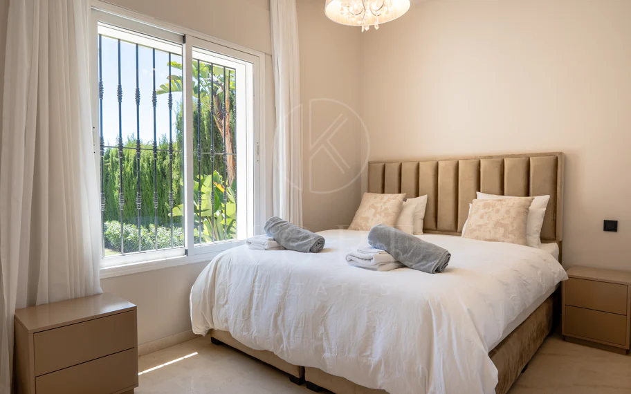 Lujosa villa de seis dormitorios en el prestigioso valle del golf de Nueva Andalucía