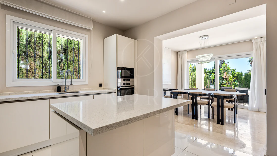 Lujosa villa de seis dormitorios en el prestigioso valle del golf de Nueva Andalucía