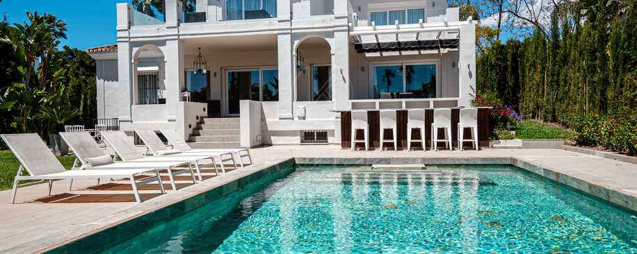 Lujosa villa de seis dormitorios en el prestigioso valle del golf de Nueva Andalucía
