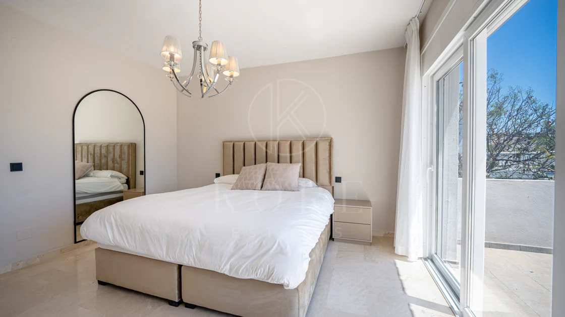 Lujosa villa de seis dormitorios en el prestigioso valle del golf de Nueva Andalucía