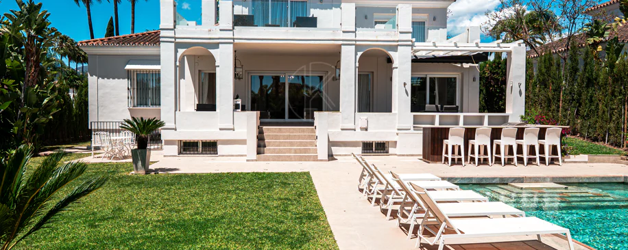 Lujosa villa de seis dormitorios en el prestigioso valle del golf de Nueva Andalucía