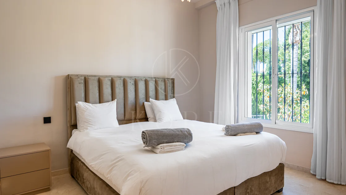 Lujosa villa de seis dormitorios en el prestigioso valle del golf de Nueva Andalucía