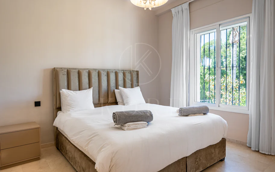 Lujosa villa de seis dormitorios en el prestigioso valle del golf de Nueva Andalucía
