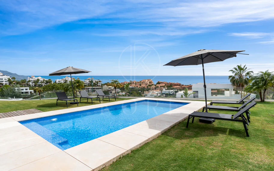 Villa en venta en La Alqueria, Benahavis