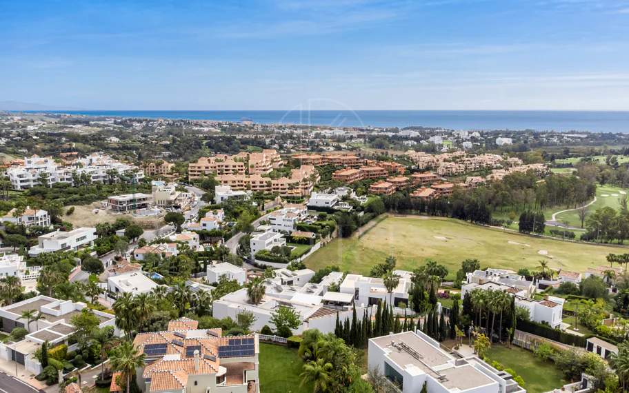 Villa en venta en La Alqueria, Benahavis