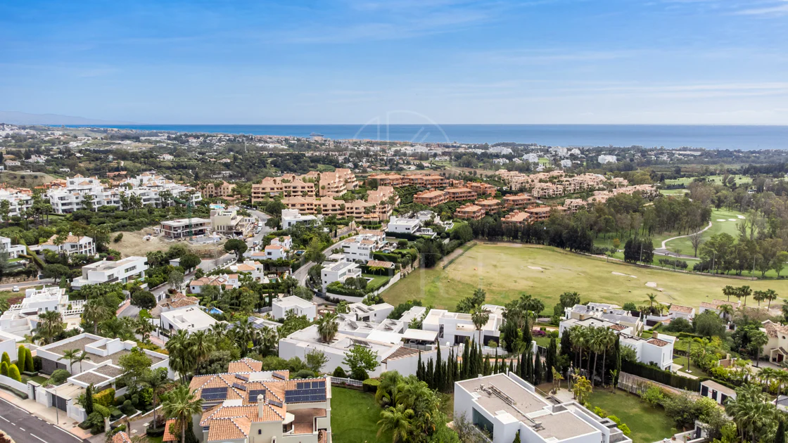 Villa en venta en La Alqueria, Benahavis