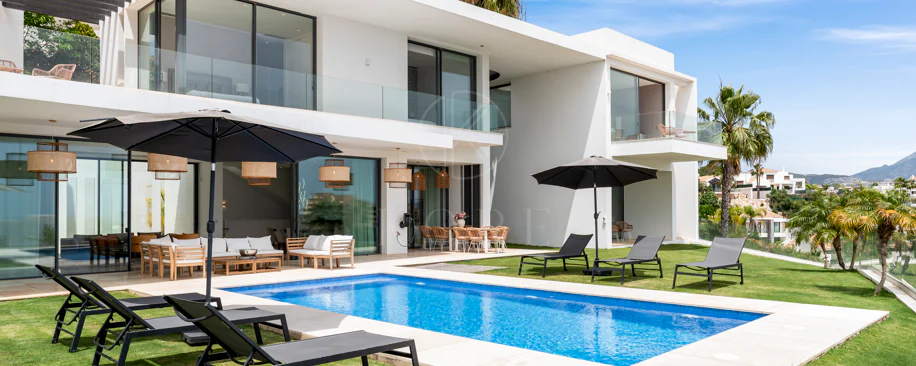 Villa en venta en La Alqueria, Benahavis