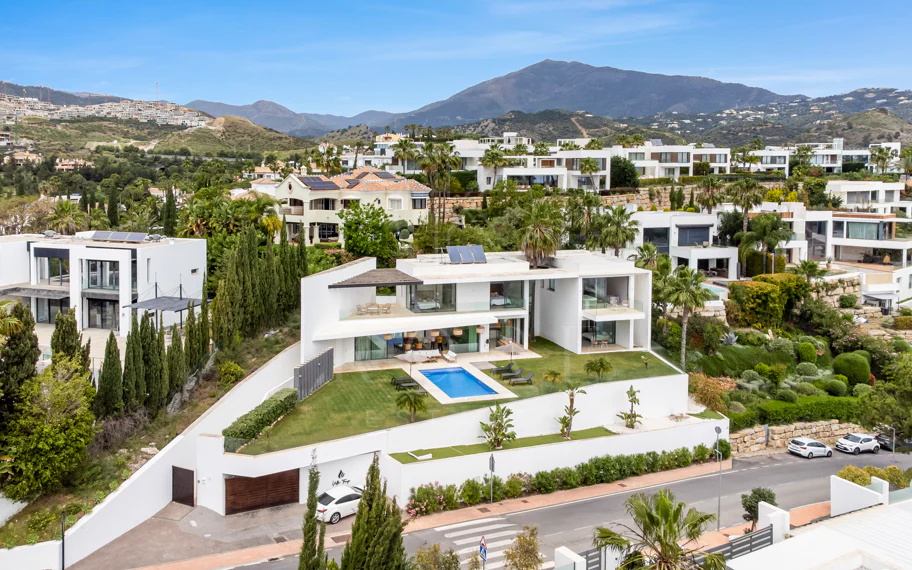 Villa en venta en La Alqueria, Benahavis