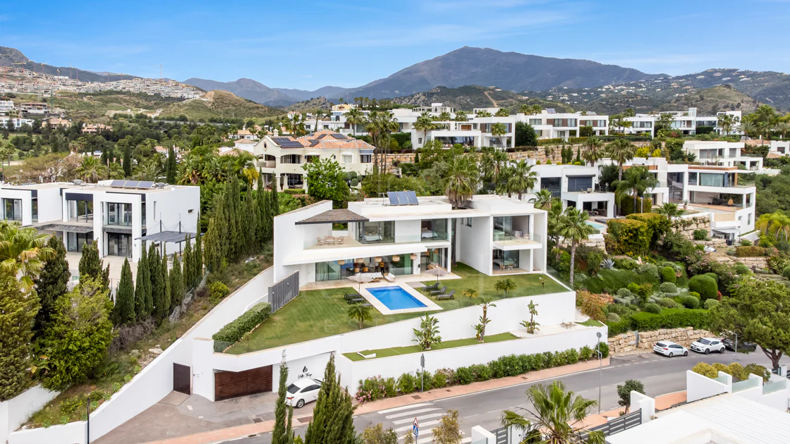 Villa en venta en La Alqueria, Benahavis
