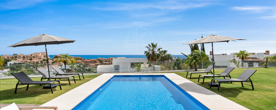 Villa en venta en La Alqueria, Benahavis