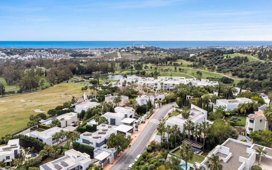 Villa en venta en La Alqueria, Benahavis