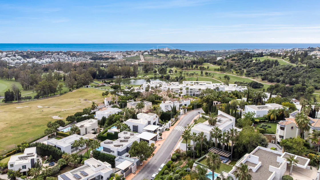 Villa en venta en La Alqueria, Benahavis