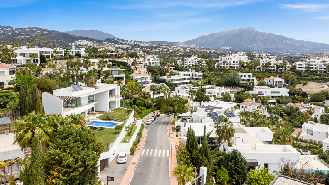 Villa en venta en La Alqueria, Benahavis