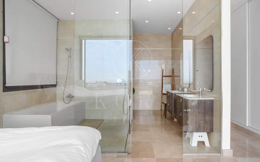 Villa en venta en La Alqueria, Benahavis
