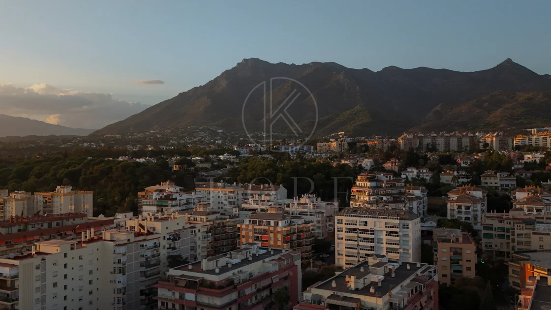 Marbella Penthouse - Private Rooftop Pool & La Concha Views