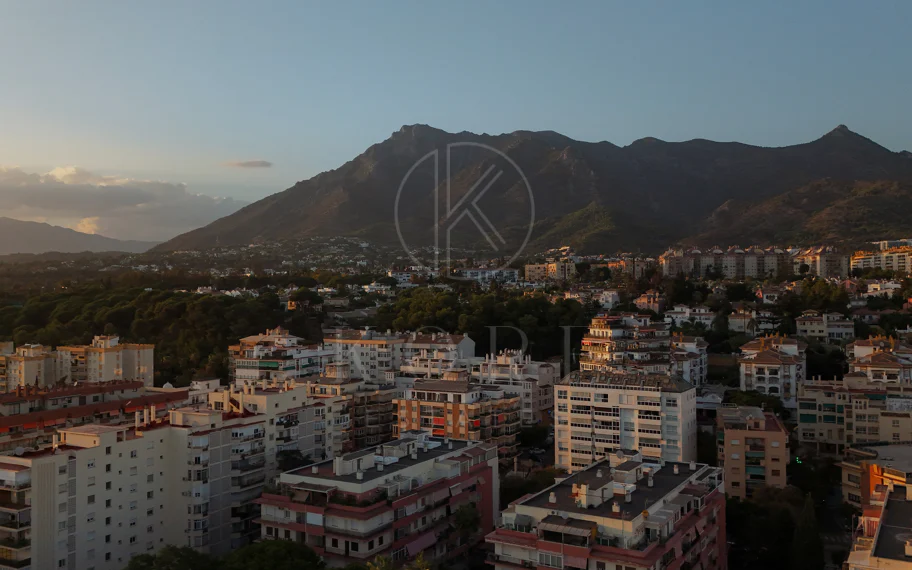 Marbella Penthouse - Private Rooftop Pool & La Concha Views