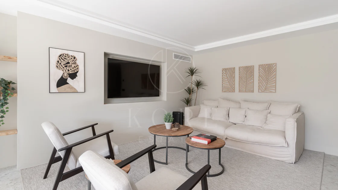 Marbella Penthouse - Private Rooftop Pool & La Concha Views
