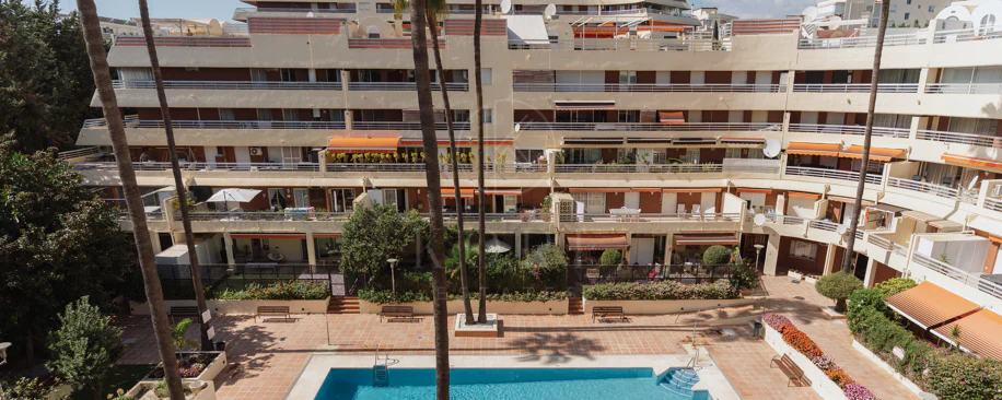 Marbella Penthouse - Private Rooftop Pool & La Concha Views