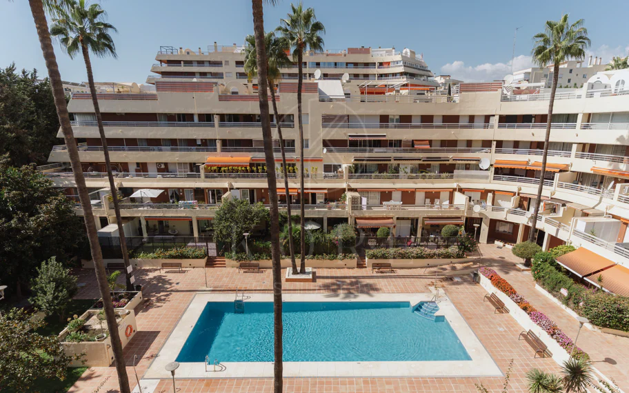 Marbella Penthouse - Private Rooftop Pool & La Concha Views