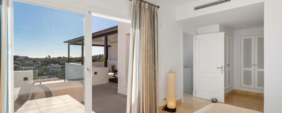 Elegant duplex penthouse in Aloha, Marbella with 3 bedrooms